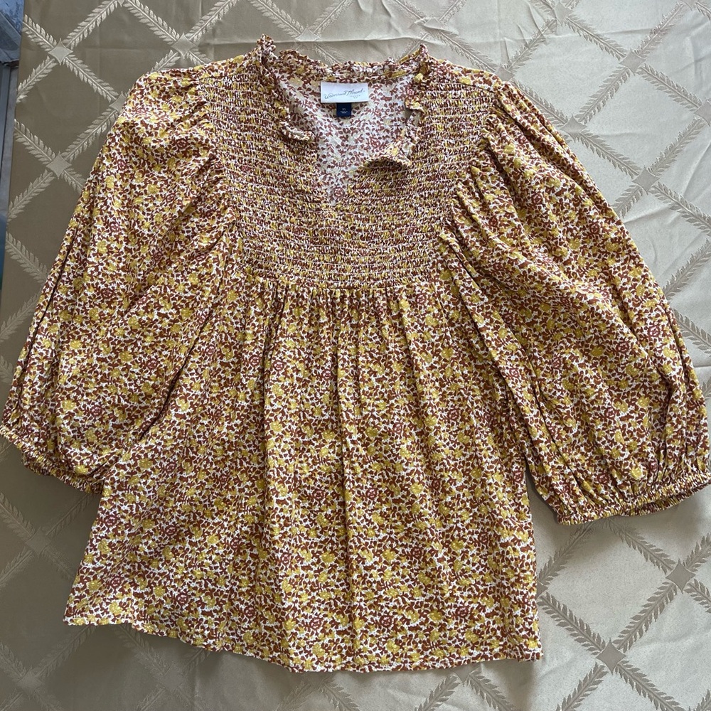 🍀 Universal Thread Smocked Floral Top - Brown and Yellow
